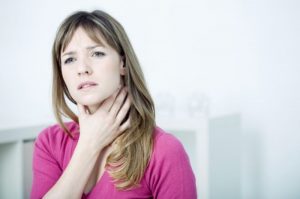 Nódulos en la garganta: causas, síntomas y tratamientos
