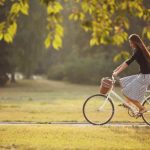 Imagen de una mujer en bicicleta