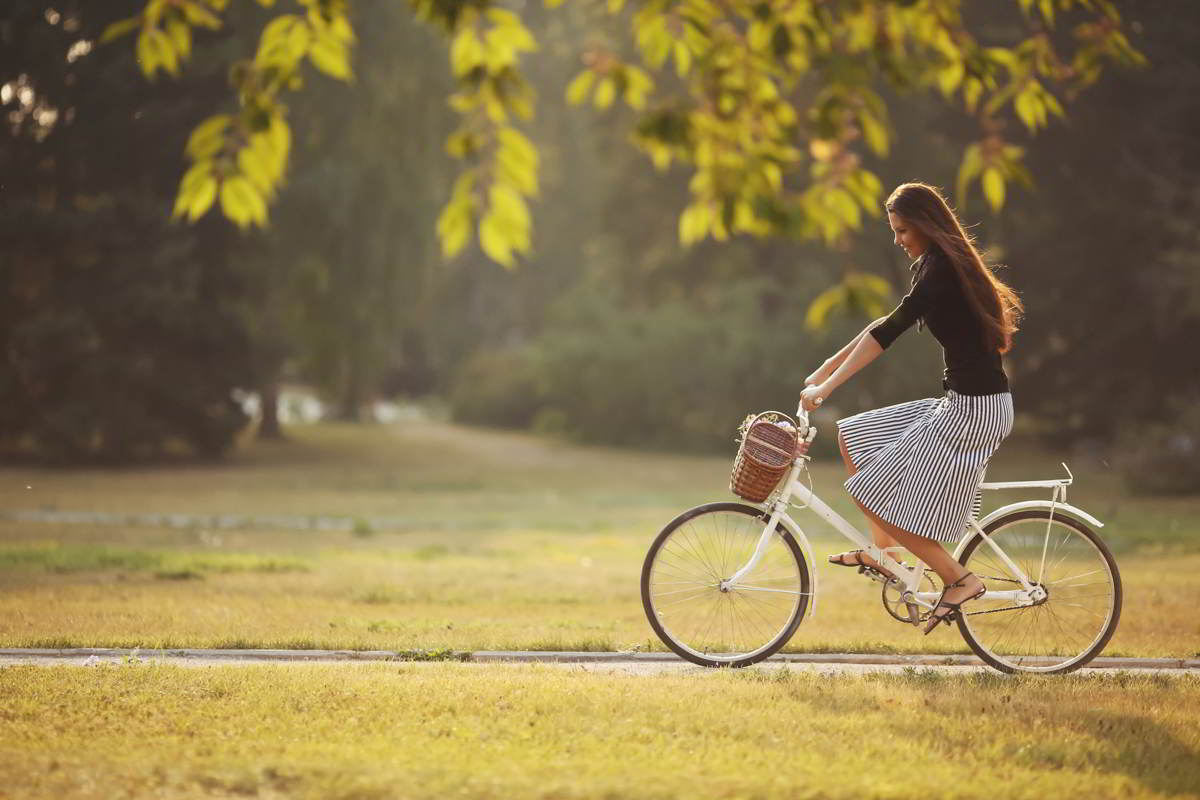 Imagen de una mujer en bicicleta