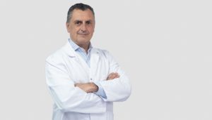 El Dr. Vicente García expone la cirugía cervical