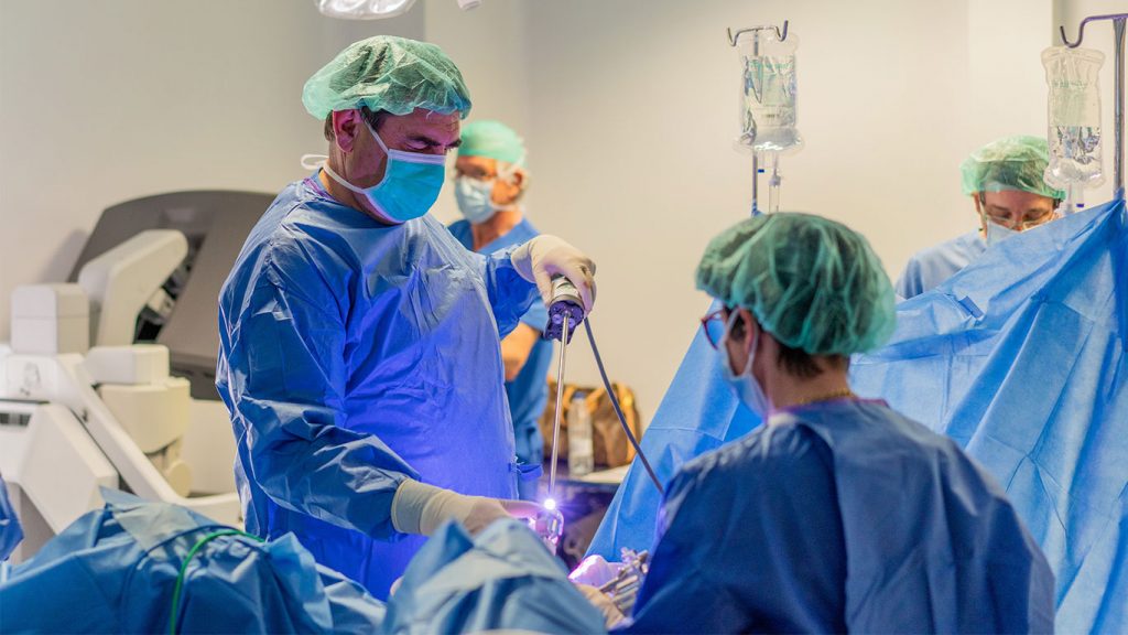 Recoletas realiza la primera operación robótica de oncología ginecológica