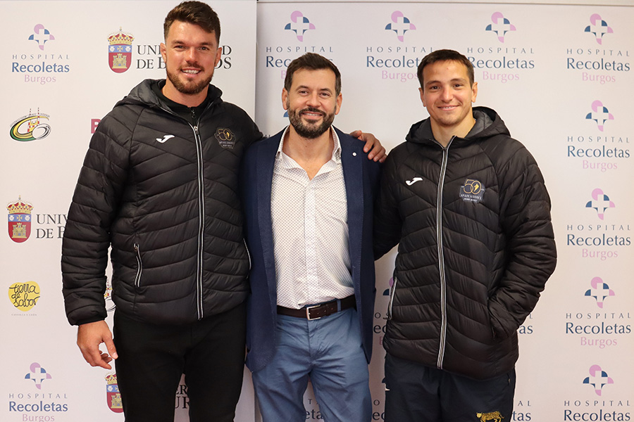 El Dr. Rivero ofrece una charla sobre salud masculina al equipo de rugby Recoletas Burgos