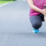 Hacer deporte es beneficioso para las personas que padecen artrosis porque el ejercicio tiene importantes efectos antinflamatorios.