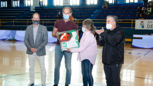 Recoletas Zamora entrega un desfibrilador al I. E. S. Claudio Moyano