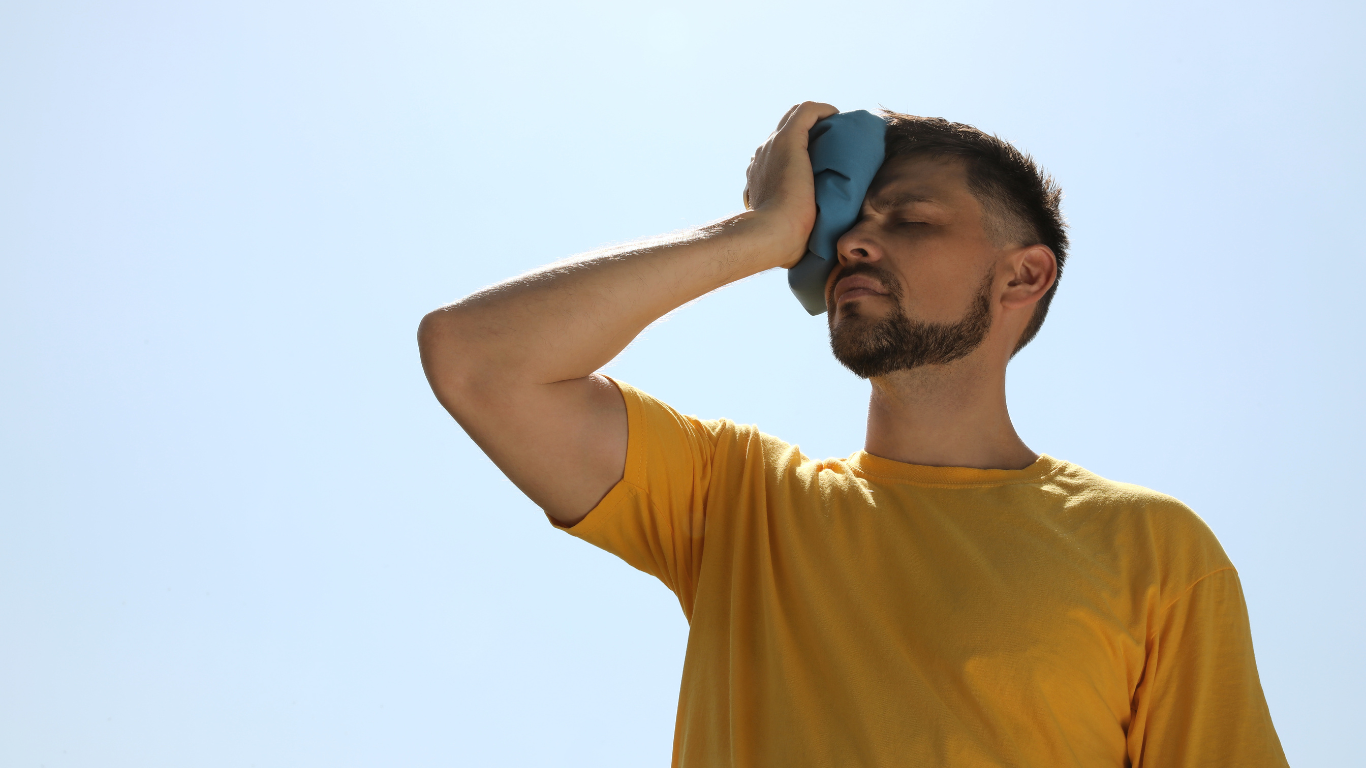 El golpe de calor es un trastorno ocasionado por el aumento repentino, en unos 10 o 15 minutos, de la temperatura del cuerpo, generalmente como consecuencia de la exposición prolongada a altas temperaturas o de la realización de un esfuerzo físico intenso.