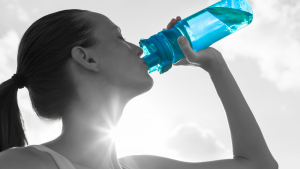 Hidratación y bebidas saludables en verano