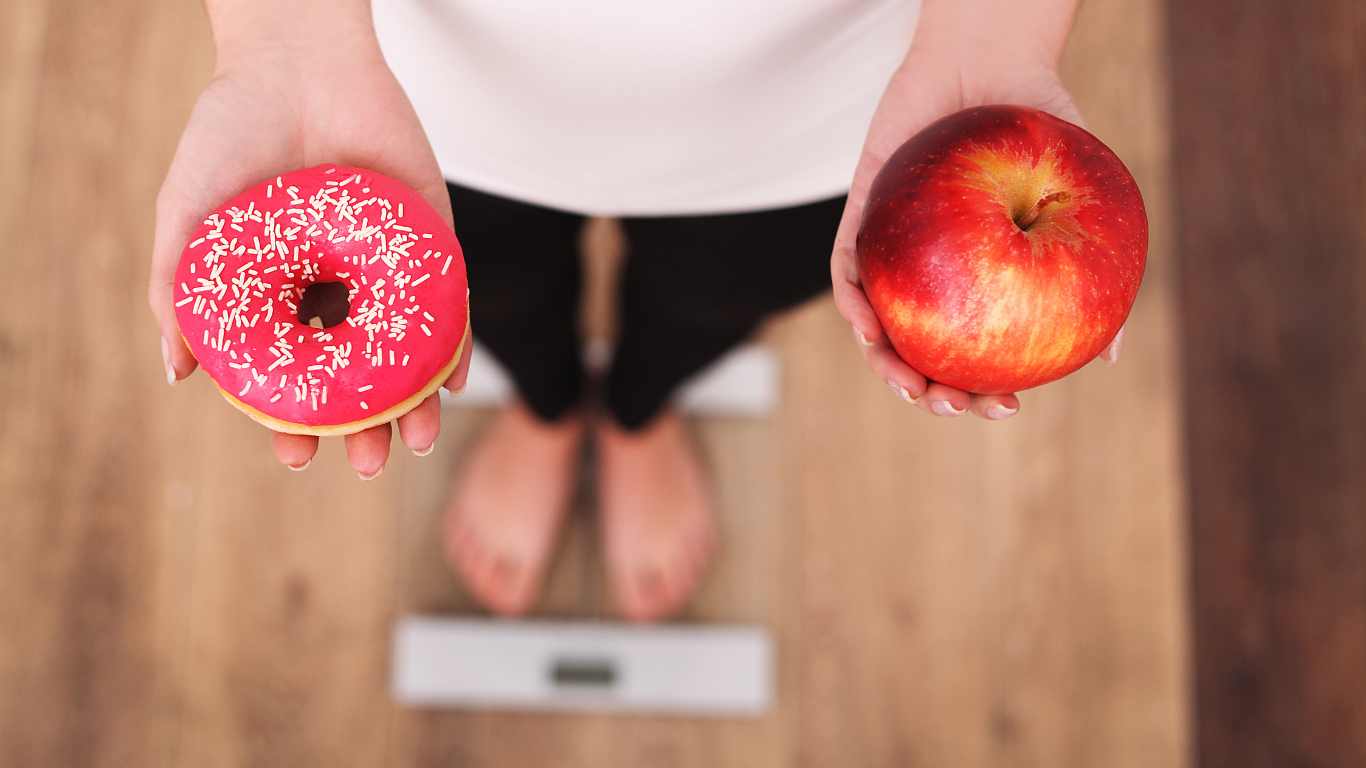 Las dietas milagro se caracterizan por prometer resultados rápidos y milagrosos, sin evidencia científica, y poner en riesgo tu salud