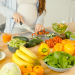 Si estás buscando quedarte embarazada, desde la alimentación hay diferentes pautas que puedes seguir para optimizar tus posibilidades.