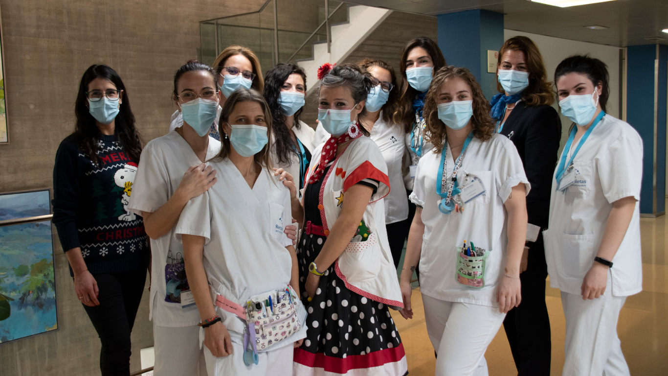 Con motivo de la Navidad, la Fundación Theodora ha visitado el Hospital Recoletas Campo Grande para alegrar la estancia de los más pequeños y sus familias.