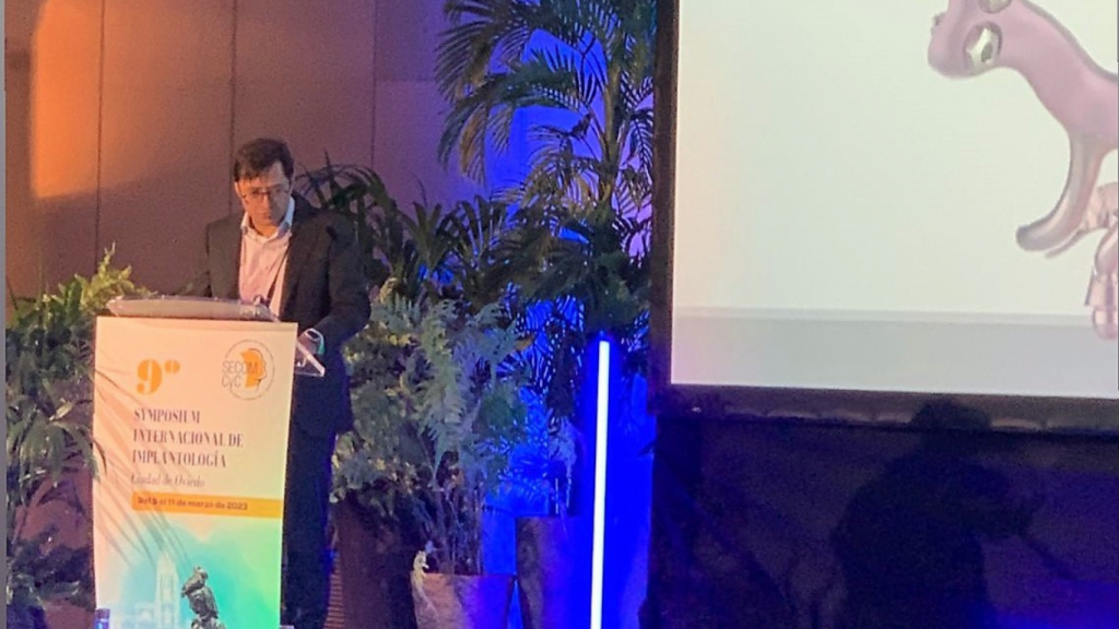 El Dr. Joshi participa en el 9º Simposio Internacional de Implantología Avanzada