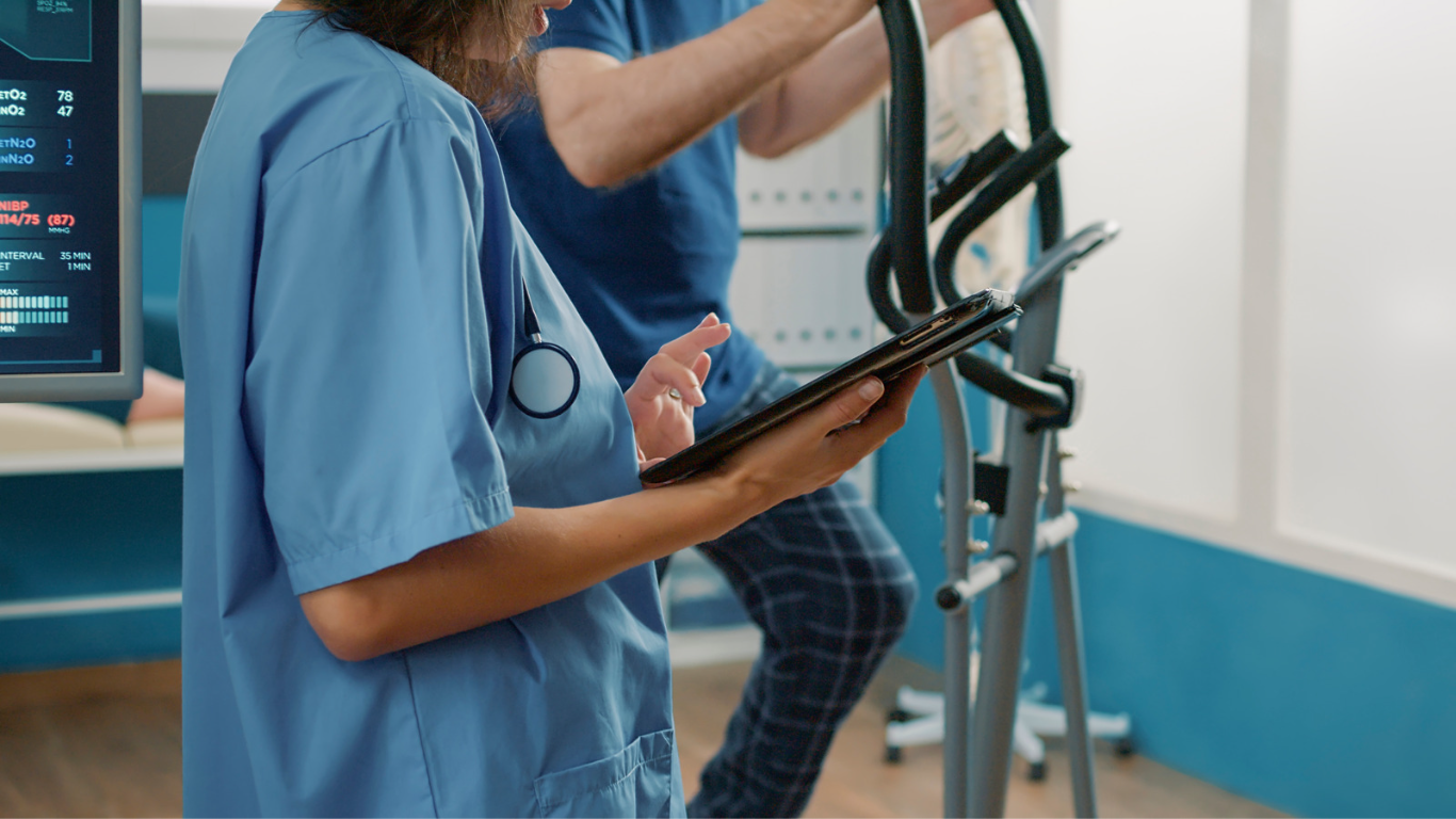 En el Hospital Recoletas Campo Grande, la rehabilitación en pacientes que han sido intervenidos de una cirugía cardíaca comienza desde el día después de la intervención.