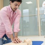 Recoletas Burgos ha organizado junto al equipo de rugby Recoletas Burgos-Universidad de Burgos un taller teórico y práctico sobre reanimación cardiopulmonar