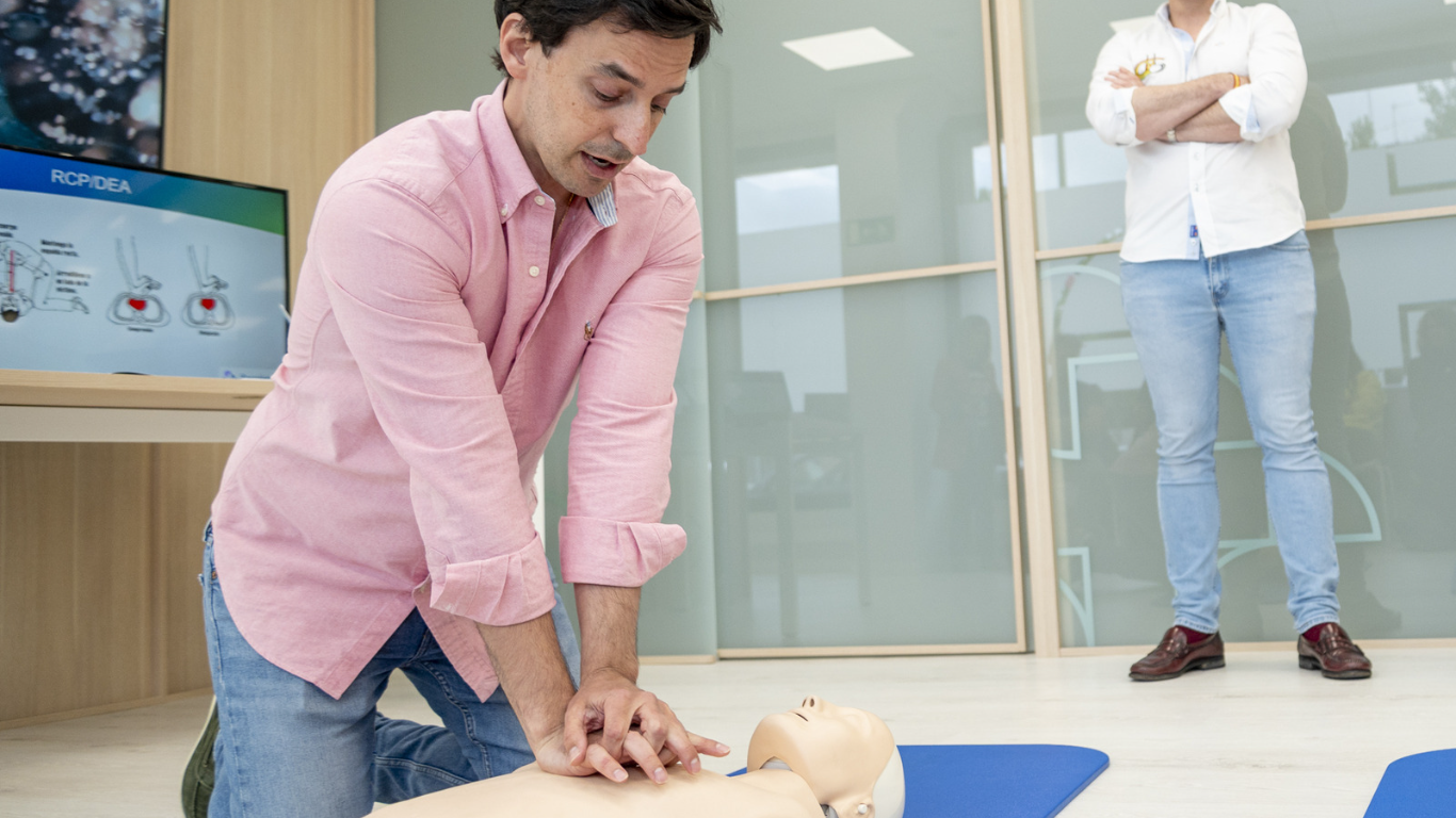 Recoletas Burgos ha organizado junto al equipo de rugby Recoletas Burgos-Universidad de Burgos un taller teórico y práctico sobre reanimación cardiopulmonar