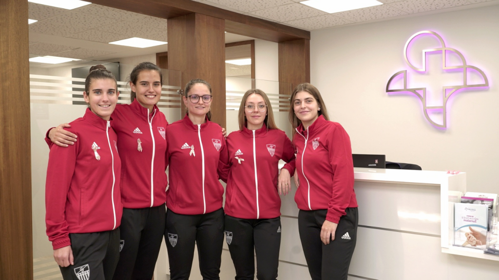 Las jugadoras de la Gimnástica Segoviana participan en una charla sobre la prevención de cánceres oncológicos