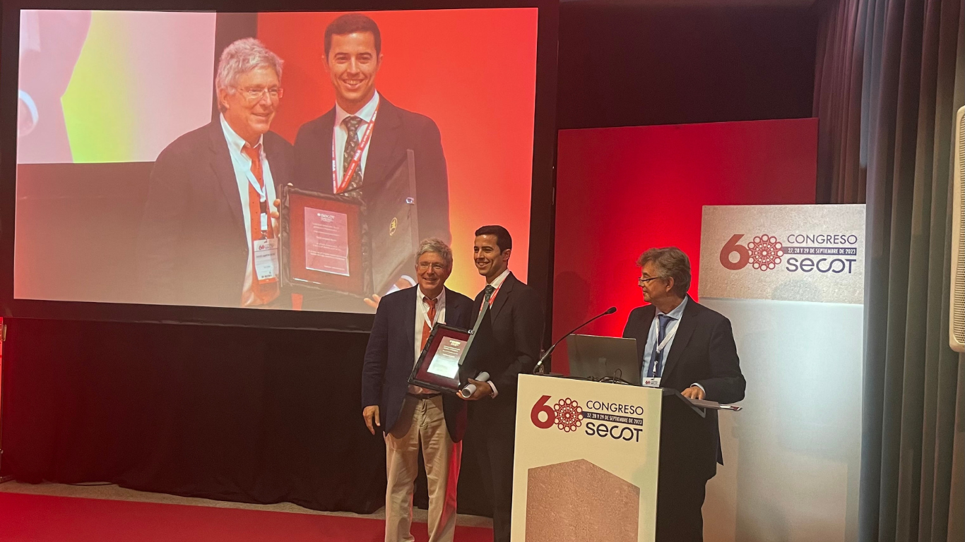 El Dr. David González, del Hospital Recoletas Campo Grande y Origen, recibe el premio al Mejor Cirujano Ortopédico y Traumatólogo MIR de España